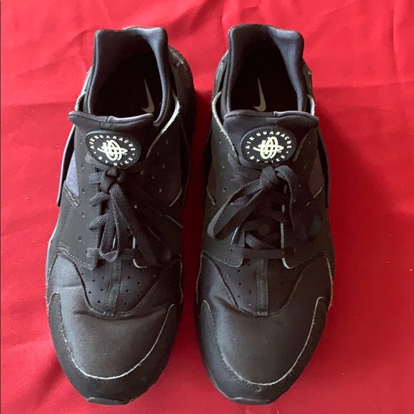 black huarache size 4